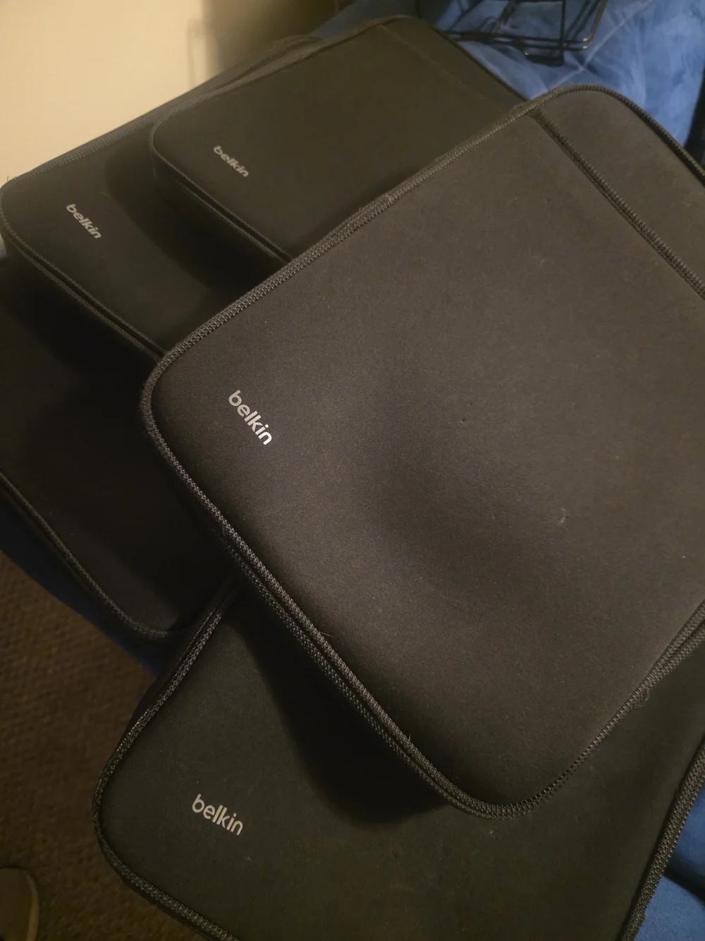 5 Belkin - Black Slim Softcase Protector